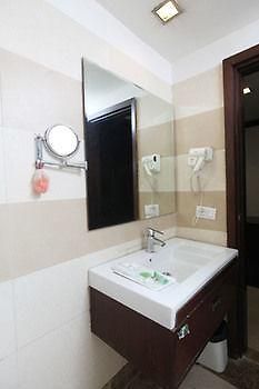Oyo Rooms Malviya Nagar Market New Delhi Bagian luar foto